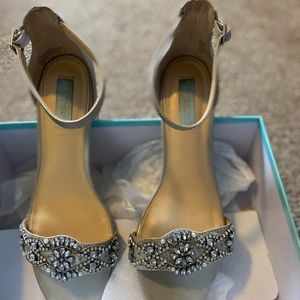 Betsey Johnson SB-Mel Heeled Sandal 9.5